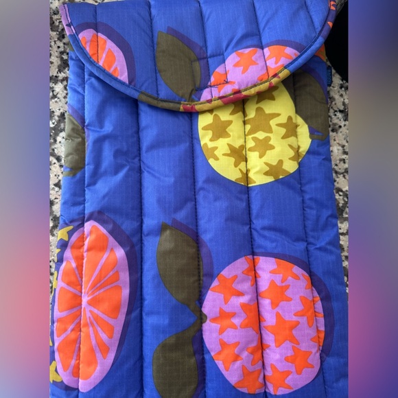 Baggu Puffy Laptop Sleeve in Grapefruit Collage - Picture 1 of 1